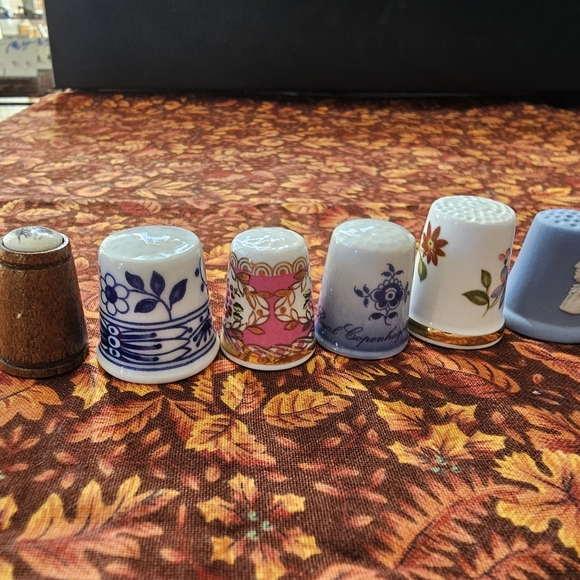15 Collectible Thimbles - Picture 3 of 6